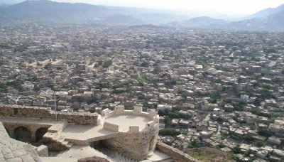 أمن تعز يضبط 5 مطلوبين أمنيا و67 قطعة سلاح وجندي قتل زميلا له نتيجة خلاف شخصي 1 03 06 13 150024975