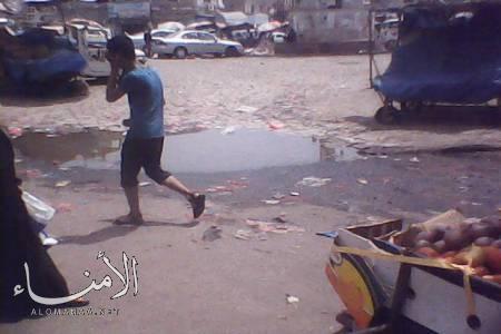 بحيرات من مياه المجاري تجتاح شوارع عدن 1 06 06 13 482582530