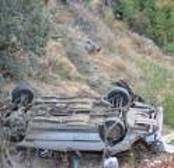 وفاة ستة أشخاص بينهم 4 أطفال واصابة ثلاثة بسقوط سيارة في منحدر جبلي بالمحويت 1 07 05 13 752210969