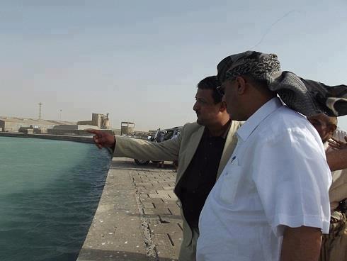 تعز.. ترتيبات لمسيرة راجلة إلى ميناء المخا رفضا لتواجد المليشيات المسلحة في الميناء ودعما لمدير الميناء الذي تعرض لتهديدات قائد عسكري 1 08 04 13 442477238