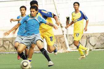 اختتام الدورة الرمضانية السادسة والعشرون لجامعة تعز والمرحوم علي فرحان بطلا لقدامى اللاعبين ومياه بلادي بطلا للكبار 1 08 08 12 130467305