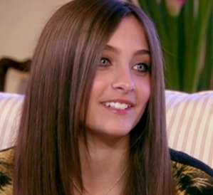 ابنة مايكل جاكسون "حائرة" من اصرار والدها تغطية وجهها 1 09 06 12 653161669