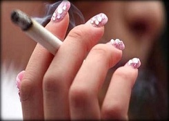 امرأة تصفع ضابط شرطة لتقلع عن التدخين 1 10 05 13 550799129