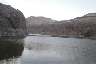 غواصون ينقذون ثلاثة أشخاص من الغرق في سد كمران بصنعاء 1 10 05 13 960381263