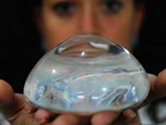 انفجار نهد بريطانية بعد إجرائها عملية تجميلية لتكبير ثدييها في تونس 1 10 06 12 816265614