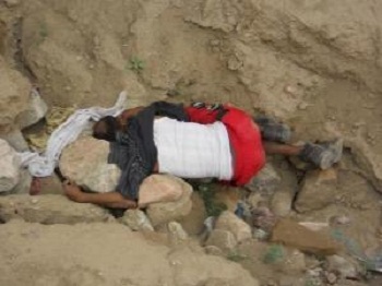 العثور على جثة شاب في احدى الحفر العميقة في أطراف مدينة الراهدة بتعز 1 10 08 12 107185267