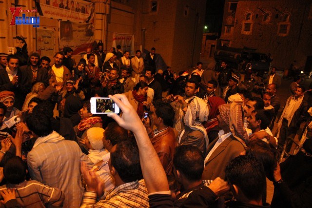 "فيديو و صور" جرحى الثورة المضربون عن الطعام أمام مجلس الوزراء يحتفلون بالذكرى الثانية لثورة فبراير 1 11 02 13 869885735