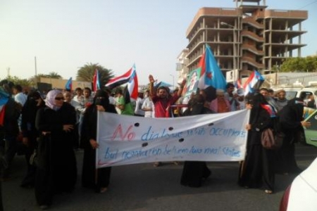 تباين ردود الفعل تجاه القرارات الرئاسية الأخيرة في الشارع اليمني 1 11 04 13 820970218