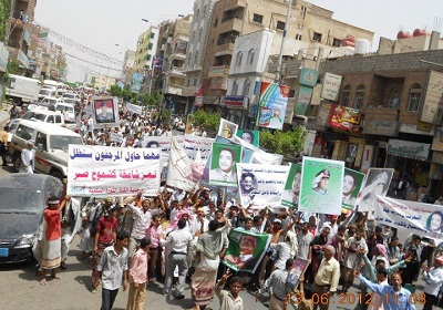 تعز.. قوات الحرس الجمهوري تعتدي على مسيرة إحياء ذكرى حركة 13 يونيو التصحيحية 1 13 06 12 339397571