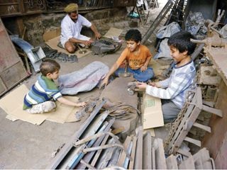 الأطفال العاملين في اليمن يفوق 400.000 طفل 1 13 06 13 302269653