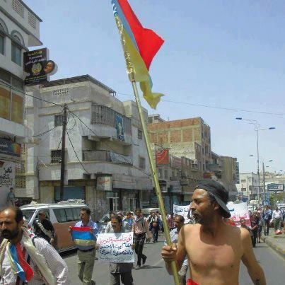 تعز تنتفض تضامنا مع أبناء تهامة ورفضا للقمع والقتل والنهب الذي تمارسه قوات الجيش والأمن ضد المدنيين والاحياء السكنية في مدينة الحديدة 1 15 03 13 897149448