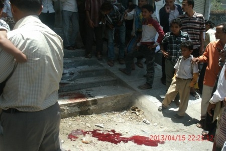 تعز.. مسلحان يسطوان على سيارة الوكيل وجندي تقتله قنبلة والأمن يضبط احداث يقومون بالسرقة 1 17 04 13 278008801