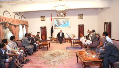 رئيس الجمهورية يلتقي قيادات من الحراك التهامي ويصدر عفوا عن المطلوبين أمنيا، والقيادة الميدانية للحراك تعتبر قرارات هادي لا تلامس جوهر قضيتهم 1 20 04 13 375905245