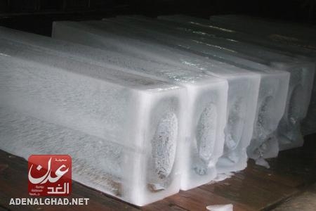 مواطنون يشكون من ارتفاع سعر المياه المثلجة في عدن ويتهمون تجار محتكرين بخلق أزمة بهدف رفع السعر 1 20 06 13 802626630