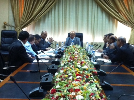 لجنتي استعادة أراضي ميناء عدن وطائرة اليمنية المنكوبة تناقشان آخر المستجدات 1 22 04 13 917242421