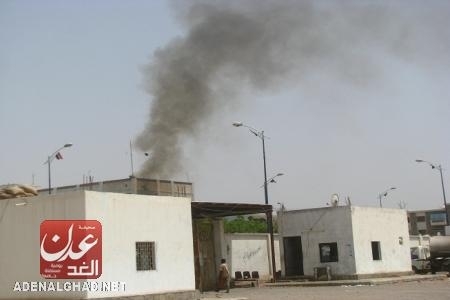 مسلحون مجهولون يستهدفون مبنى الأمن السياسي بحوطة لحج 1 22 07 13 496588490