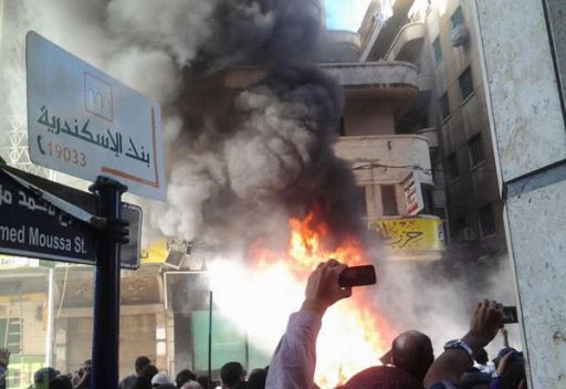 المصريون ينتفضون على الإخوان واشتباكات في عدة مدن مع مؤيدي مرسي وأكثر من 20 إصابة 1 23 11 12 347377640