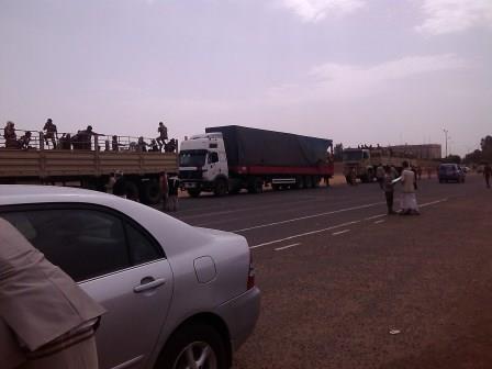 "الفرقة" تبدأ مغادرة العاصمة إلى مأرب وذمار والجوف وبعض الجنود وزعوا على القوات الجوية والكلية الحربية 1 25 06 13 469385914