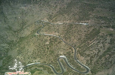 فتح طريق تعز صنعاء بعد إزالة صخور قطعت الطريق بفعل انهيار صخري 1 27 04 13 288664390