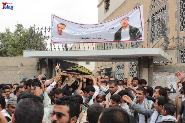"فيديو وصور" صنعاء.. الآلاف يشيعون الشهيد حسن جعفر أمان إلى مثواه الأخير في مقبرة الرحمة 1 28 06 13 272468932