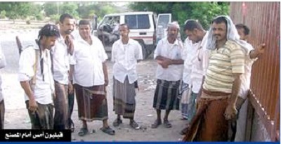 مسلحون قبليون من قبيلة «الزبيرة» في تبن يسيطرون على مصنع للسراميك في لحج 1 29 06 13 153570341