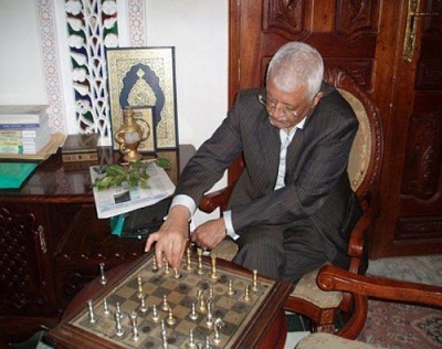 د. ياسين نعمان: هناك من يريد أن يعاقب تعز على دورها العظيم في تفجير الثورة 1 29 09 12 436268446