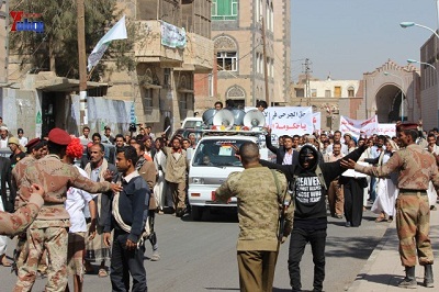 "فيديو" جرحى الثورة المعتصمون أمام مجلس الوزراء يطالبون بإسقاط صخر الوجيه وزير المالية 1 30 01 13 72292976