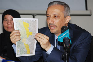 محافظ تعز: وزارة الداخلية تعمل بدون تنسيق مع المحافظة وطالب الذين يدعون أنهم مع التغيير والثورة ان يتركوا المجال للعمل من اجل المحافظة 1 30 12 12 564475494