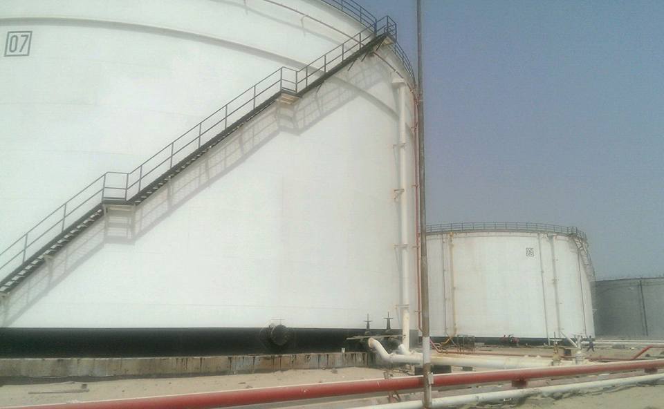 ناطق شركة النفط يكشف عن أسباب تأخر وصول المشتقات النفطية إلى محطات البيع