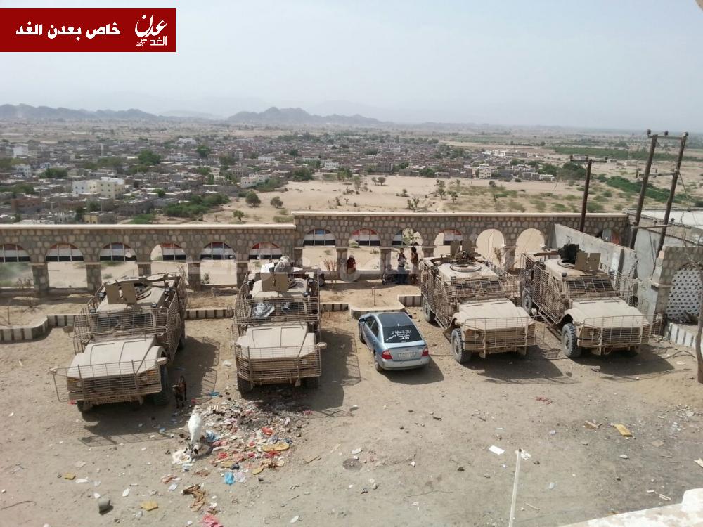 نشر اليات عسكرية في عقان بلحج