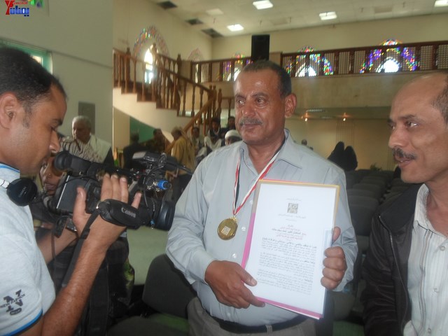 مؤسسة بيت الشعر اليمني تمنح النائب حاشد وسامها من الدرجة الأولى 16