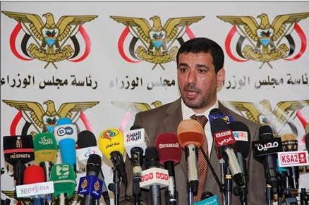 متحدث حكومة بحاح يؤكد أن مركز الإغاثة سينقل من جيبوتي إلى عدن ويحدد موعد العمل في المرافق الحكومية 1 14 07 15 24865187815