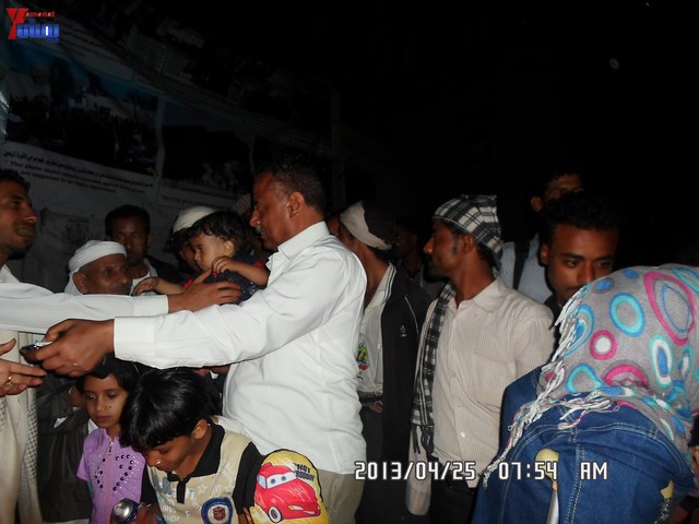 أسرة جريح الثورة يوسف الفاشق تحتفل بعيد ميلاد نجله ثائر في ساحة اعتصام جرحى الثورة أمام مجلس الو 46