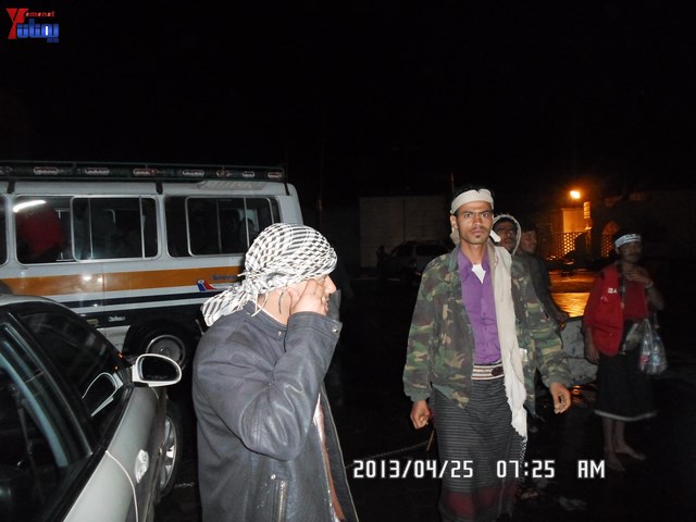 أسرة جريح الثورة يوسف الفاشق تحتفل بعيد ميلاد نجله ثائر في ساحة اعتصام جرحى الثورة أمام مجلس الو 57