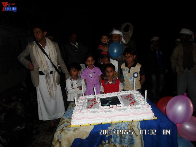 أسرة جريح الثورة يوسف الفاشق تحتفل بعيد ميلاد نجله ثائر في ساحة اعتصام جرحى الثورة أمام مجلس الو 59