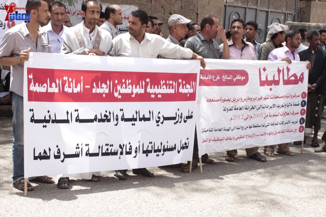 النائب حاشد يحضر جلسة البرلمان مكبلا بالسلاسل، والبرلمان يمهل وزير الداخلية 4 أيام لإحالة المتهمين 22