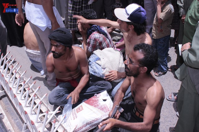 النائب حاشد يحضر جلسة البرلمان مكبلا بالسلاسل، والبرلمان يمهل وزير الداخلية 4 أيام لإحالة المتهمين 25