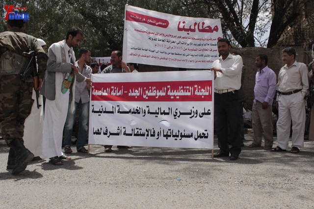 النائب حاشد يحضر جلسة البرلمان مكبلا بالسلاسل، والبرلمان يمهل وزير الداخلية 4 أيام لإحالة المتهمين 27