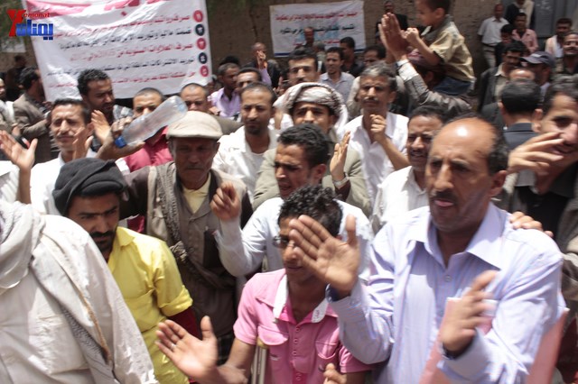 النائب حاشد يحضر جلسة البرلمان مكبلا بالسلاسل، والبرلمان يمهل وزير الداخلية 4 أيام لإحالة المتهمين 31