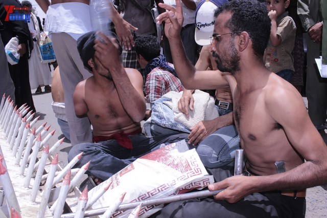 النائب حاشد يحضر جلسة البرلمان مكبلا بالسلاسل، والبرلمان يمهل وزير الداخلية 4 أيام لإحالة المتهمين 38