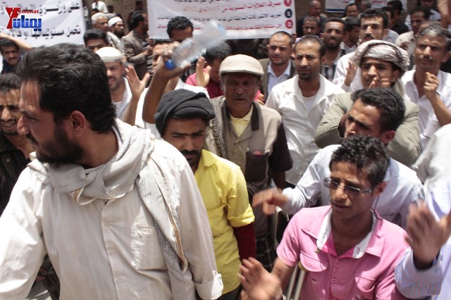 النائب حاشد يحضر جلسة البرلمان مكبلا بالسلاسل، والبرلمان يمهل وزير الداخلية 4 أيام لإحالة المتهمين 39