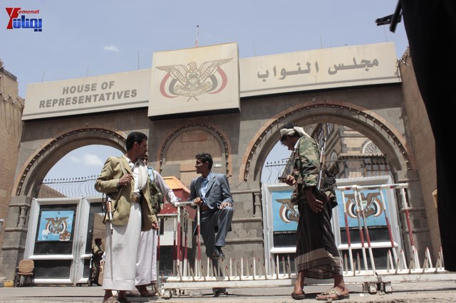 النائب حاشد يحضر جلسة البرلمان مكبلا بالسلاسل، والبرلمان يمهل وزير الداخلية 4 أيام لإحالة المتهمين 49