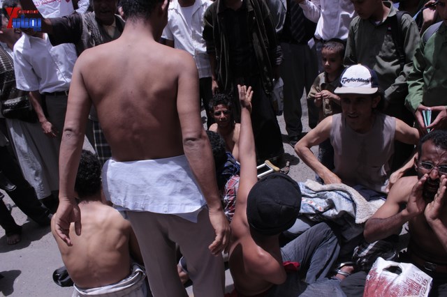 النائب حاشد يحضر جلسة البرلمان مكبلا بالسلاسل، والبرلمان يمهل وزير الداخلية 4 أيام لإحالة المتهمين 52