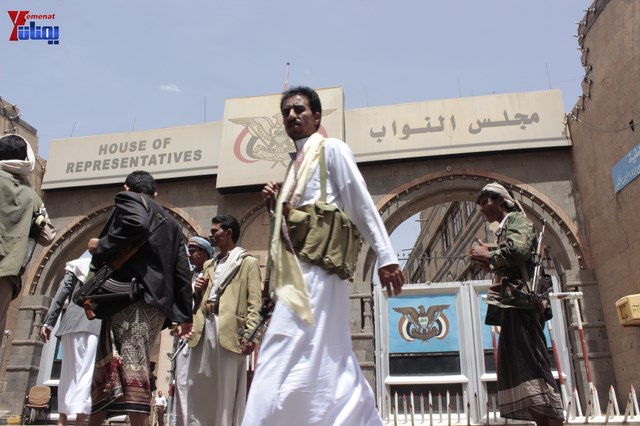 النائب حاشد يحضر جلسة البرلمان مكبلا بالسلاسل، والبرلمان يمهل وزير الداخلية 4 أيام لإحالة المتهمين 53