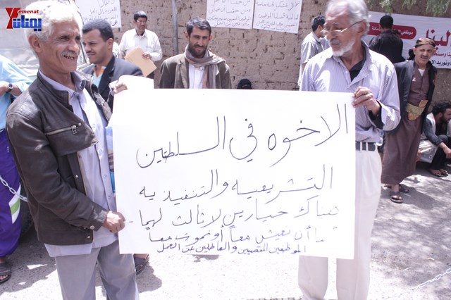 النائب حاشد يحضر جلسة البرلمان مكبلا بالسلاسل، والبرلمان يمهل وزير الداخلية 4 أيام لإحالة المتهمين 54