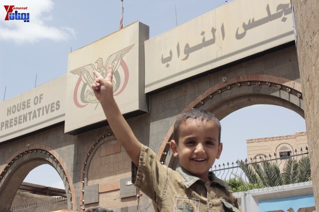 النائب حاشد يحضر جلسة البرلمان مكبلا بالسلاسل، والبرلمان يمهل وزير الداخلية 4 أيام لإحالة المتهمين 56