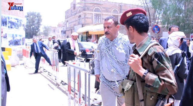 النائب حاشد يحضر جلسة البرلمان مكبلا بالسلاسل، والبرلمان يمهل وزير الداخلية 4 أيام لإحالة المتهمين 59