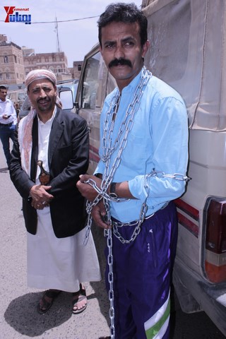 النائب حاشد يحضر جلسة البرلمان مكبلا بالسلاسل، والبرلمان يمهل وزير الداخلية 4 أيام لإحالة المتهمين 62