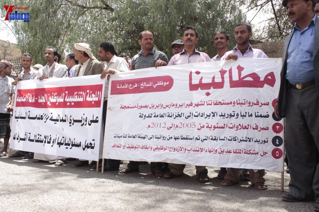 النائب حاشد يحضر جلسة البرلمان مكبلا بالسلاسل، والبرلمان يمهل وزير الداخلية 4 أيام لإحالة المتهمين 7