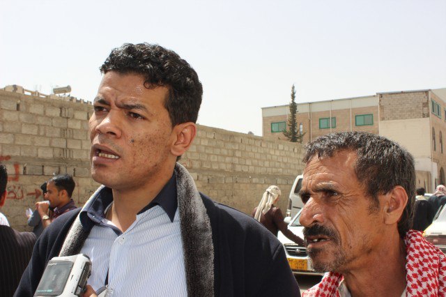 تضامنا مع عائش والعبسي.. جرحى الثورة وناشطين وصُحفيين يملؤون ساحة محكمة الصحافة والمطبوعات 20